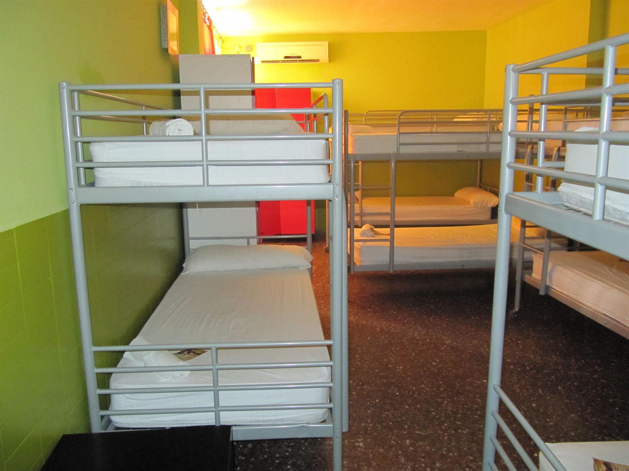 Onefam Les Corts Albergue *