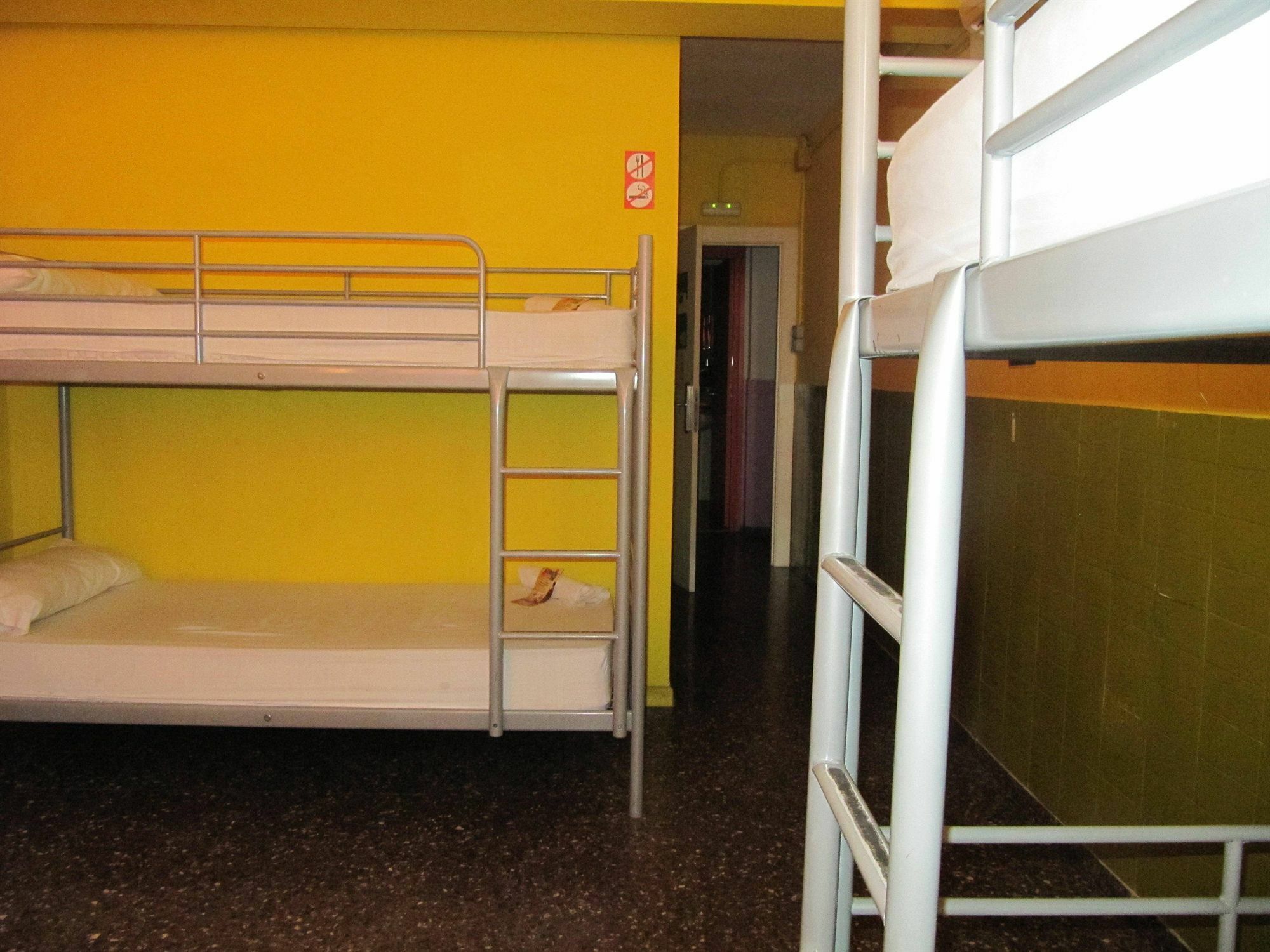 Onefam Les Corts Albergue